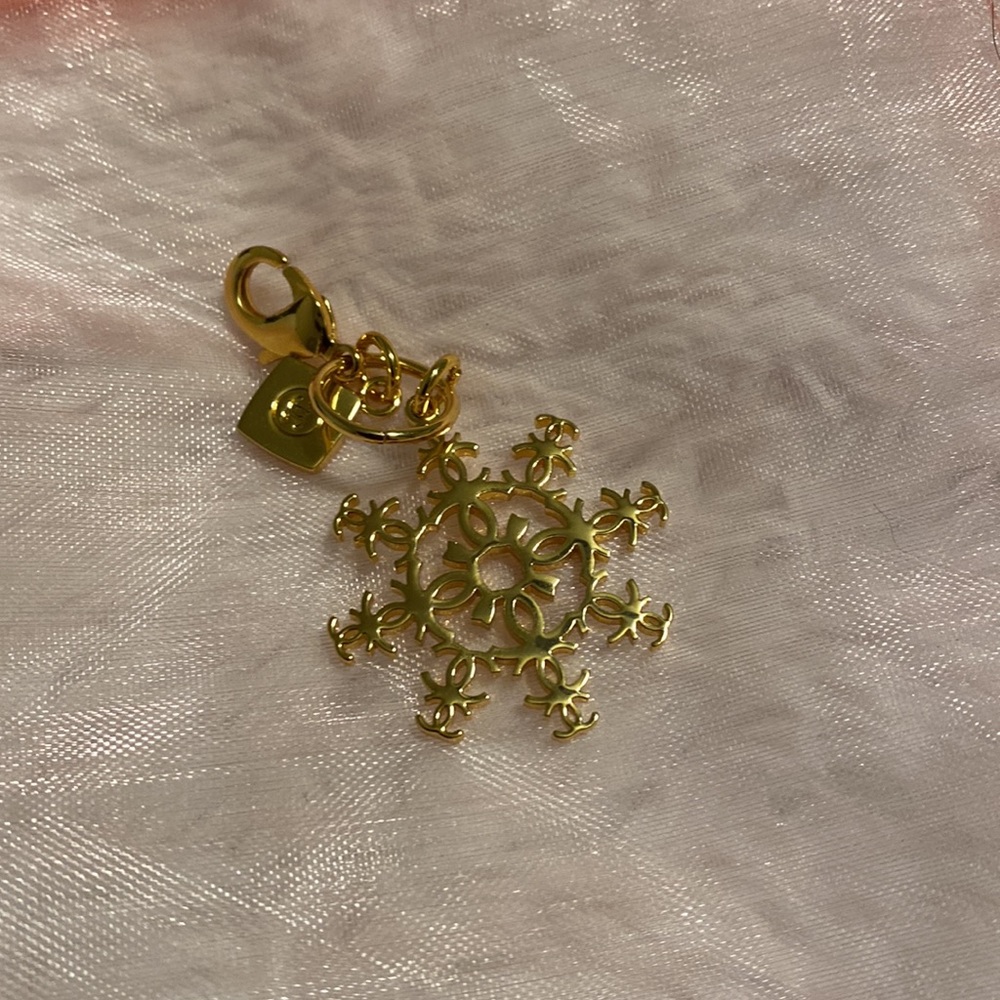 SALE❗️Chanel Snowflake charm